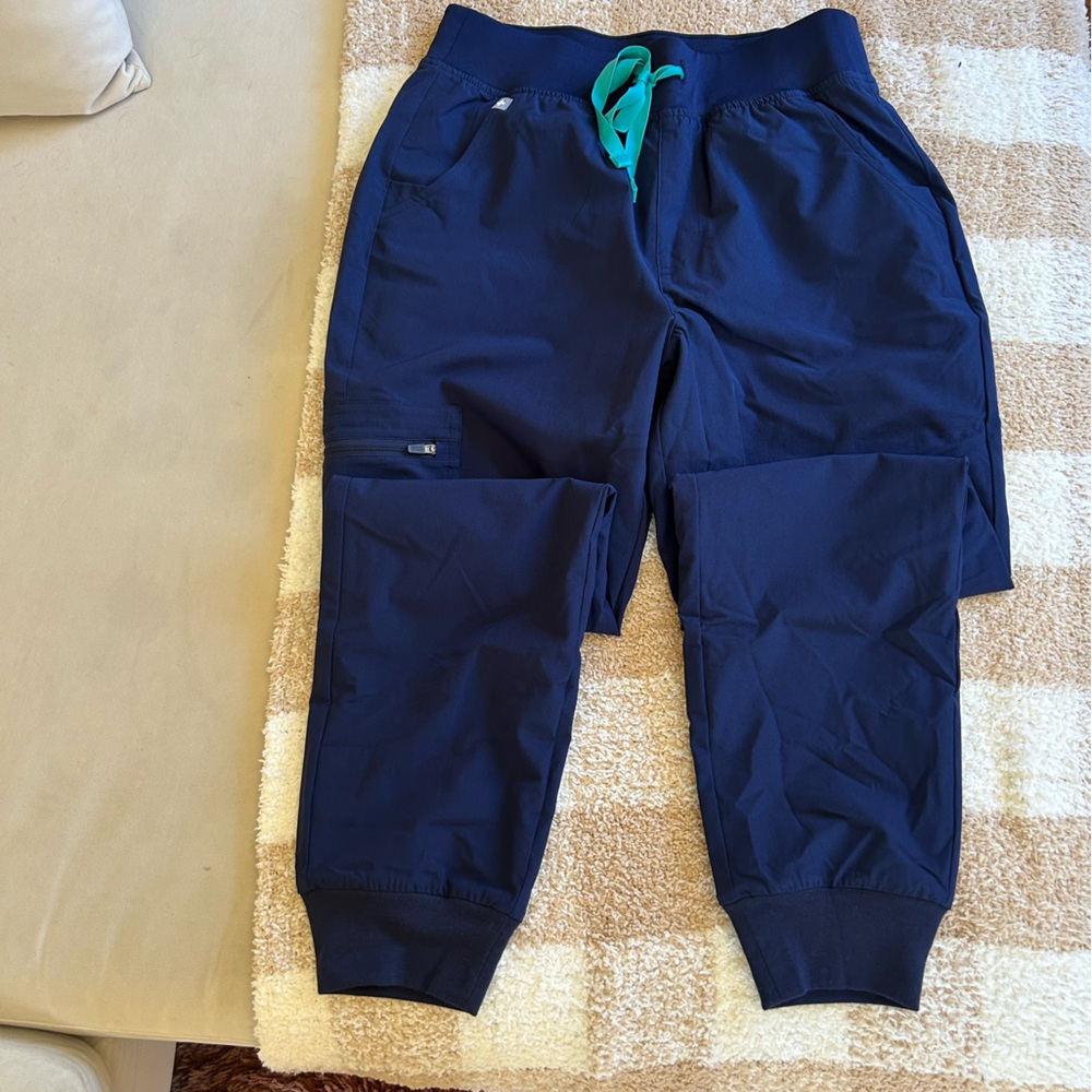 Women’s Figs scrub bottoms
